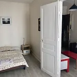 Cute And Quiet Apartment In Montmartre