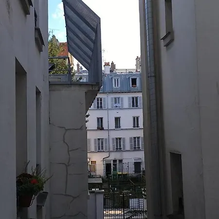 Apartment Cute And Quiet In Montmartre Paris
